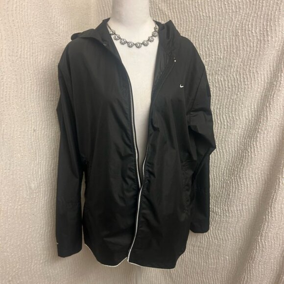 Nike Women’s Windbreaker Jacket L Black White Detail Reflective Front Lightweigh - Picture 2 of 13